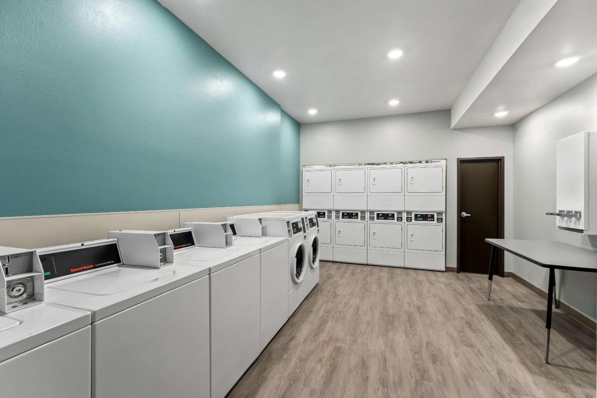 Woodspring Suites Easton Nazareth Bagian luar foto