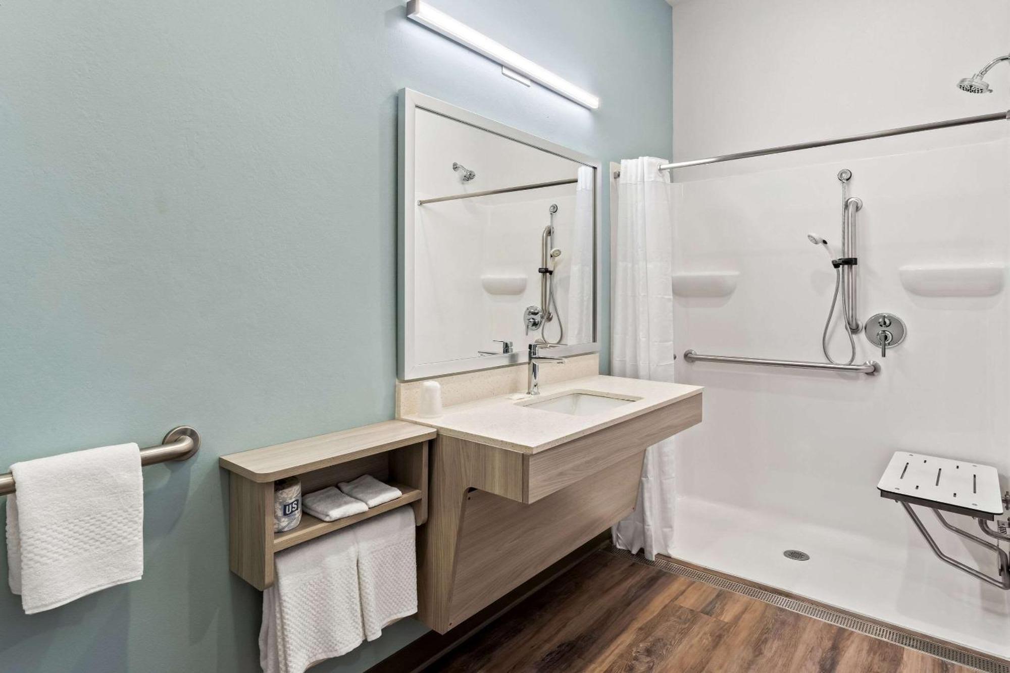 Woodspring Suites Easton Nazareth Bagian luar foto